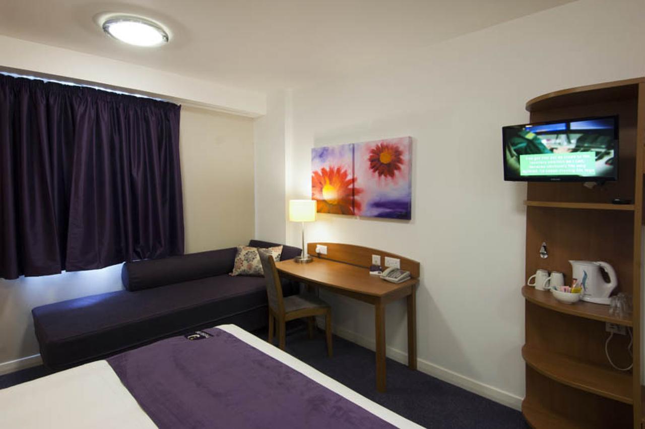 Premier Inn London Ilford Exterior foto